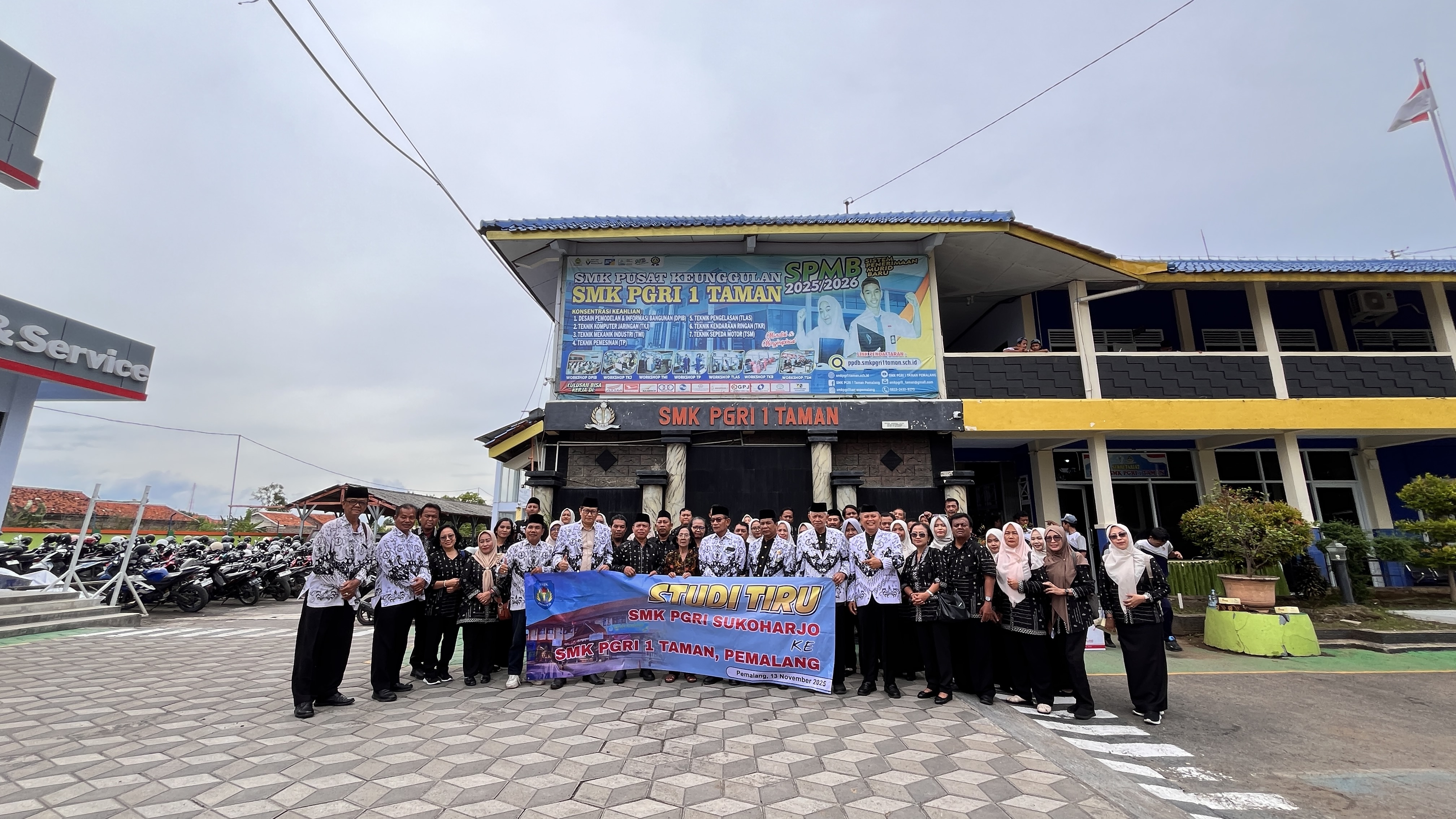 KEGIATAN STUDI TIRU KE SMK PGRI 1 TAMAN PEMALANG